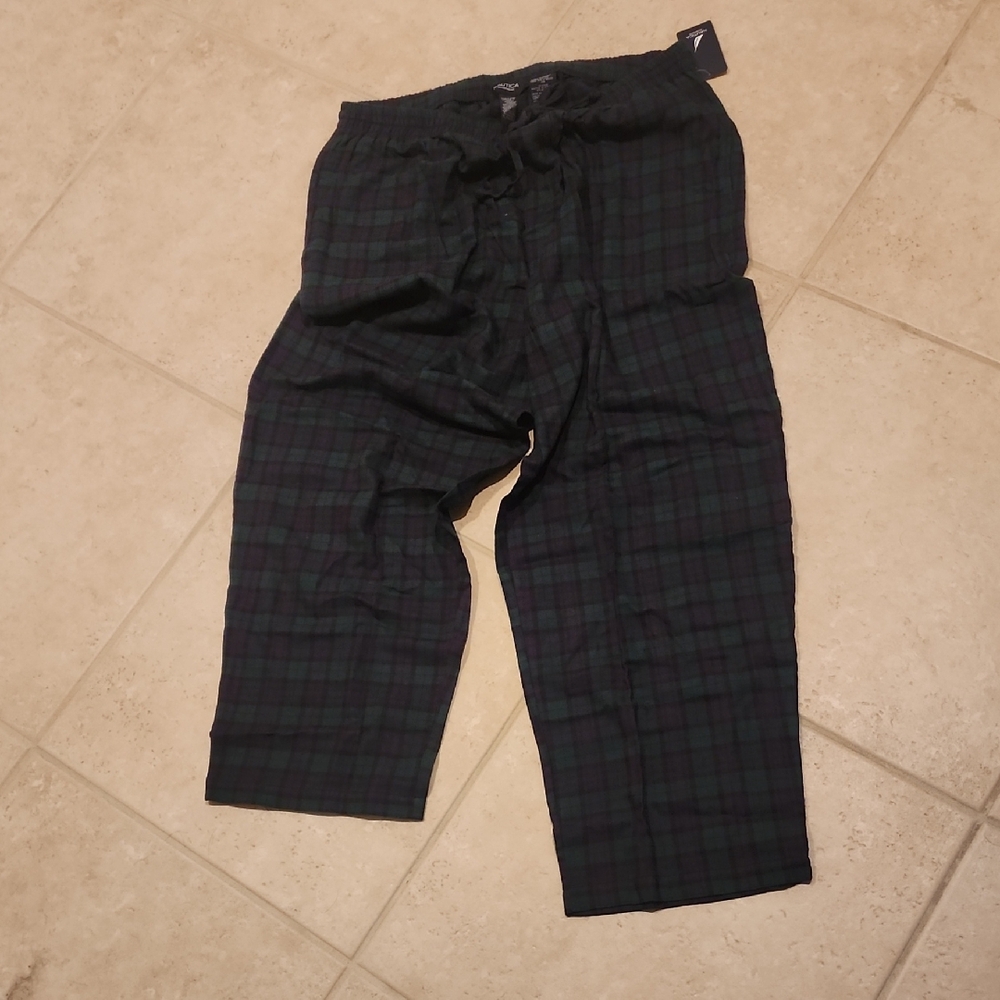 Nautica Men's Black and Green Plaid Pajamas